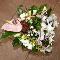 Bouquet de mariée avec structure en osier, anthurium,freesia