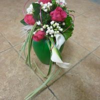 Bouquet de mariée, roses bugati rose vif, arum petit blanc, bouvardia